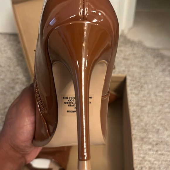 STEVE MADDEN PATENT CHOCOLATE HEEL BOOTS - Picture 5 of 5